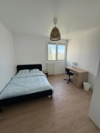 
                                                                                        Colocation
                                                                                         Colocation meublée — Chambre dans T3 rénové 73 m²