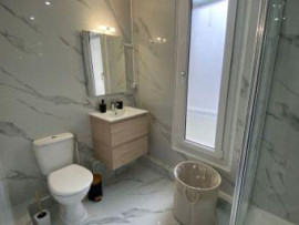 
                                                                                        Location
                                                                                         Colocation pour 5 de 100m² refait à neuf