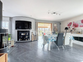 
                                                                                        Vente
                                                                                         CONDE SUR VIRE maison avec hangar 