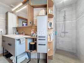 
                                                                                        Vente
                                                                                         CONDE SUR VIRE maison avec hangar 