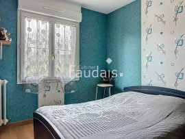 
                                                                                        Vente
                                                                                         CONDE SUR VIRE maison avec hangar 