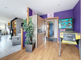 
                                                                                        Vente
                                                                                         CONDE SUR VIRE maison avec hangar 