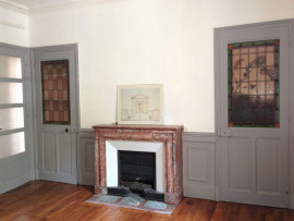 
                                                                                        Location
                                                                                         Confortable appartement 5 pièces, cuisine