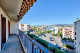 Vente
Corniche André de Joly, Nice - Appartement 3 pièces à rénover avec terrasse, parking et cave
