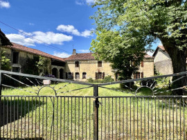 
                                                                                        Vente
                                                                                         Corps de ferme avec dépendances | Madiran | 65