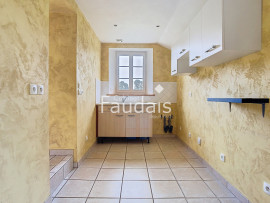 
                                                                                        Vente
                                                                                         CORPS DE FERME AVEC DEUX LOGEMENTS A BAUDRE