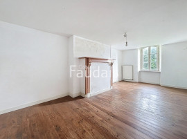 
                                                                                        Vente
                                                                                         CORPS DE FERME AVEC DEUX LOGEMENTS A BAUDRE