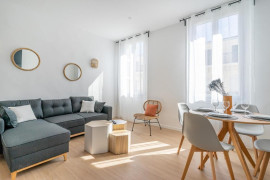 
                                                                                        Location
                                                                                         Cosy Davso*