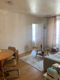 Location
Cosy refurbished one bedroom apartment (loyer tout inclus)