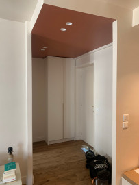 Location
Cosy refurbished one bedroom apartment (loyer tout inclus)
