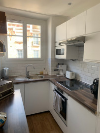 Location
Cosy refurbished one bedroom apartment (loyer tout inclus)