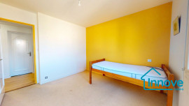 
                                                                                        Vente
                                                                                         COTE PAVEE - T4 traversant avec grand balcon et box