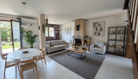 
                                                                                        Vente
                                                                                         Coup de cœur à Mions- Maison familiale avec jardin et vue dégagée