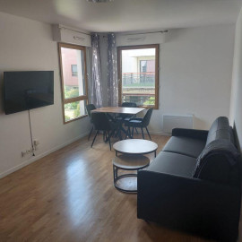 
                                                                                        Location
                                                                                         Coup de Cœur assuré - Studio Meublé (31 m2) refait