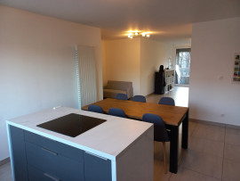 
                                                                                        Location
                                                                                         Coup de cœur : T3 Meublé - Rénovation récente, très lumineux et au calme. Place de parking privée