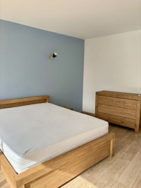 
                                                                                        Location
                                                                                         Coup de cœur : T3 Meublé - Rénovation récente, très lumineux et au calme. Place de parking privée