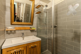 Location
Cozy 2-Room Apartment in Le Marais district (loyer tout inclus)