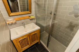 Location
Cozy 2-Room Apartment in Le Marais district (loyer tout inclus)