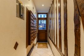 Location
Cozy 2-Room Apartment in Le Marais district (loyer tout inclus)