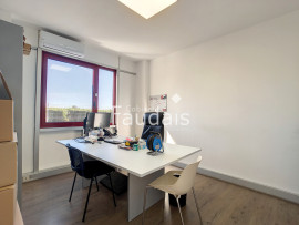 
                                                                                        Vente
                                                                                         DANGY, Local professionnel