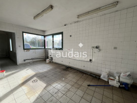 
                                                                                        Vente
                                                                                         Dans un petit village de BOURGVALLEES