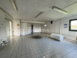 
                                                                                        Vente
                                                                                         Dans un petit village de BOURGVALLEES