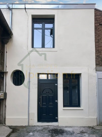 Location
                                                                                Dans une résidence sécurisée, studio meublé de 24m2