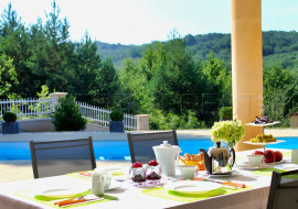 
                                                                                        Vente
                                                                                         DEMEURE DE STANDING EN PERIGORD NOIR 1 ha