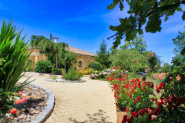 
                                                                                        Vente
                                                                                         DEMEURE DE STANDING EN PERIGORD NOIR 1 ha