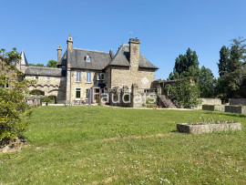 
                                                                                        Vente
                                                                                         Demeure historique du 13ème siècle, SAINT-LO (50000), caract