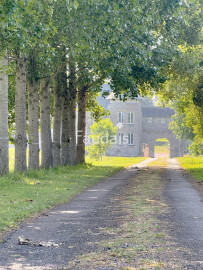 
                                                                                        Vente
                                                                                         Demeure historique du 13ème siècle, SAINT-LO (50000), caract