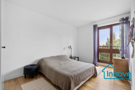 
                                                                                        Vente
                                                                                         Dernier étage, appartement 109 m² 3/4 chbres centre ville