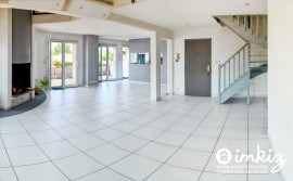 
                                                                                        Vente
                                                                                         dernier étage possibilité 2 logments indépenants