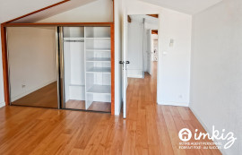 
                                                                                        Vente
                                                                                         dernier étage possibilité 2 logments indépenants