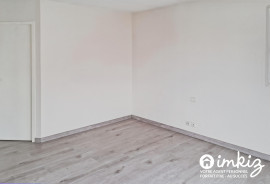 
                                                                                        Vente
                                                                                         dernier étage possibilité 2 logments indépenants