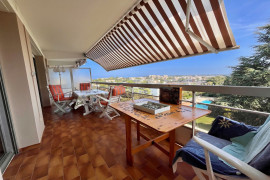 
                                                                                        Vente
                                                                                         Dernier étage sud grande terrasse vue mer.