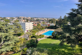 
                                                                                        Vente
                                                                                         Dernier étage sud grande terrasse vue mer.