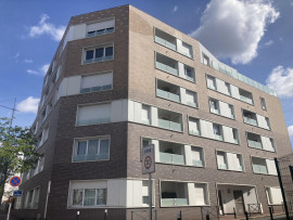 
                                                                                        Location
                                                                                         Dernière étage, refait neuf, une place de parking