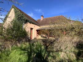 Vente
Deux maisons en pierre à rénover, un hangar et p