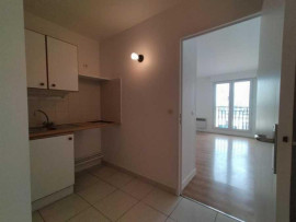 
                                                                                        Location
                                                                                         Deux pièces à louer Paris 18ème