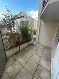 
                                                                                        Location
                                                                                         Deux pièces avec terrasse