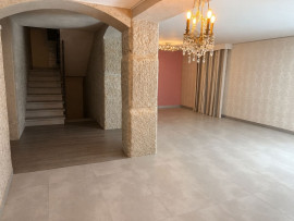 
                                                                                        Vente
                                                                                         Domaine 230m2 sur 2 hectares de terrain