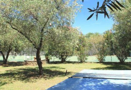 
                                                                                        Location
                                                                                         Domaine familiale avec piscine et tennis