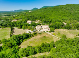 
                                                                                        Vente
                                                                                         DROME PROVENCALE DOMAINE D'EXCEPTION 15 HA