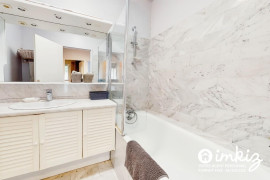 
                                                                                        Vente
                                                                                         Duplex 137 m2 carrez (168m² sol) 5ch, Pl Alex. 1er