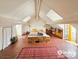 
                                                                                        Vente
                                                                                         Duplex atypique en dernier étage