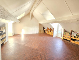 
                                                                                        Vente
                                                                                         Duplex atypique en dernier étage
