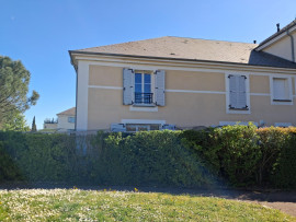 
                                                                                        Location
                                                                                         Duplex avec jardin 😊.