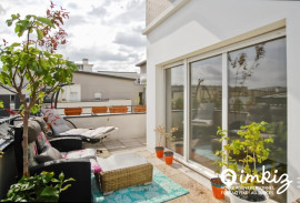 
                                                                                        Vente
                                                                                         Duplex avec terrasses et balcon.