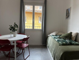 
                                                                                        Location
                                                                                         Duplex CV rénové avec clim / lave linge / internet